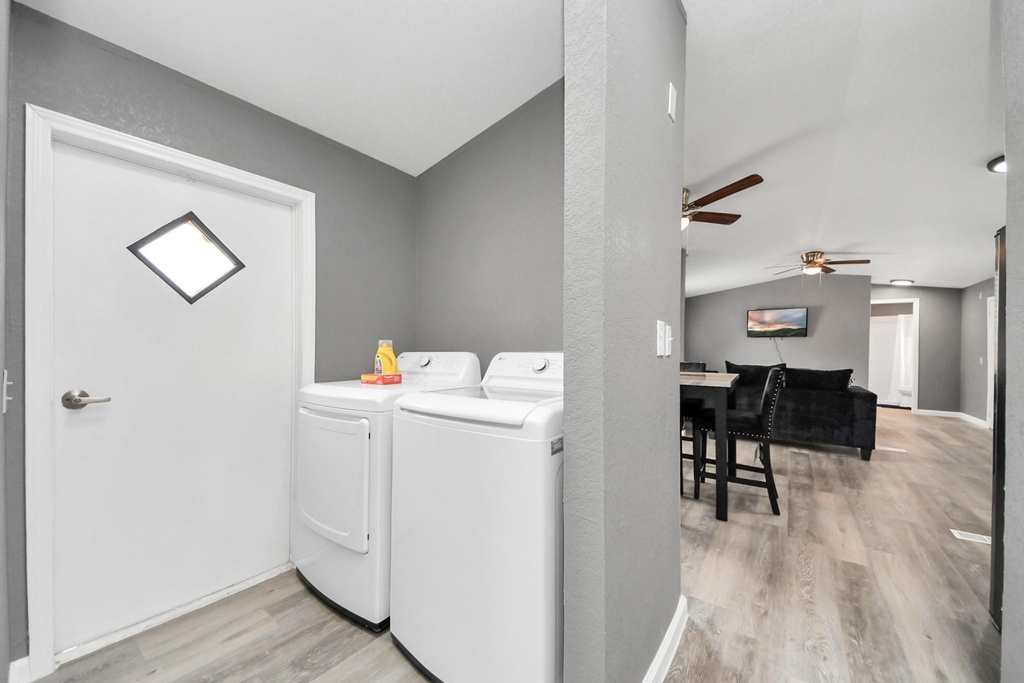 145 W Austin Avenue - Photo 15