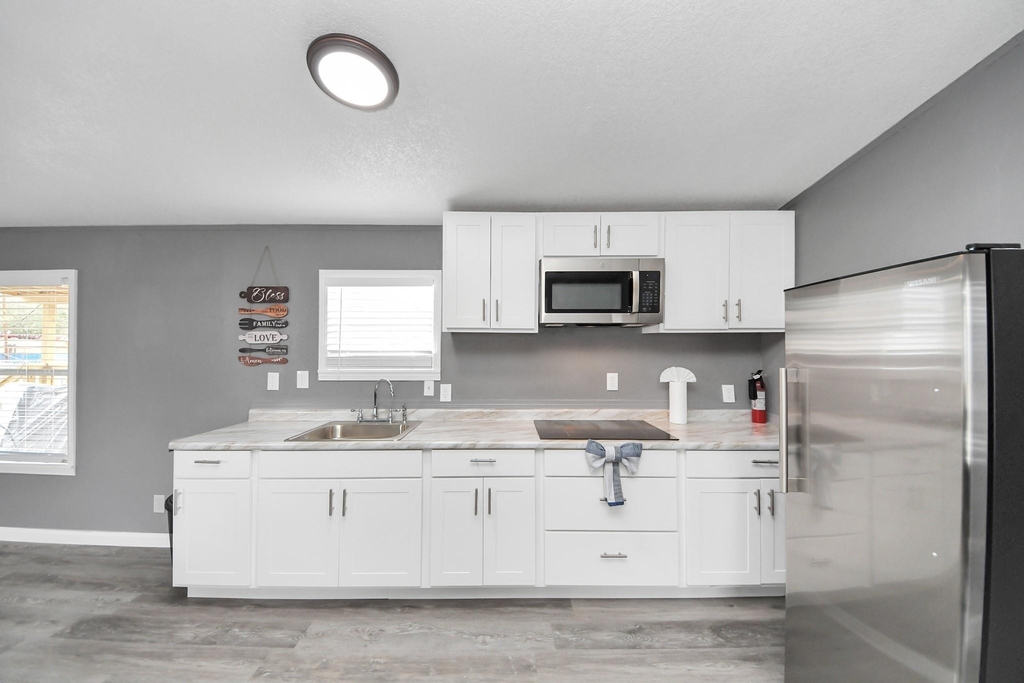 145 W Austin Avenue - Photo 7