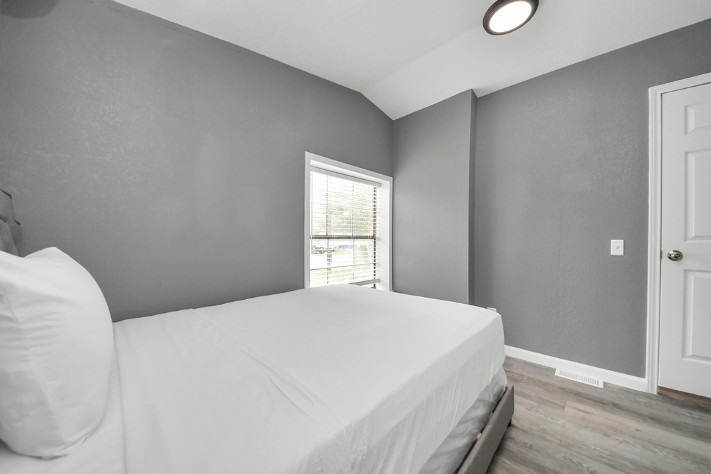 145 W Austin Avenue - Photo 26