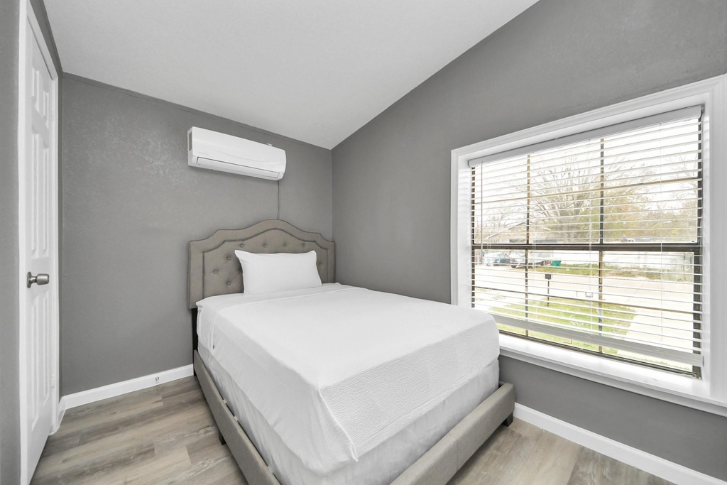 145 W Austin Avenue - Photo 23