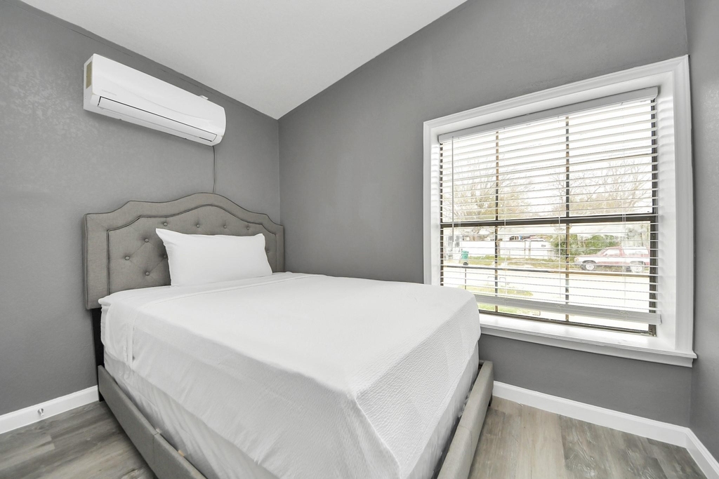 145 W Austin Avenue - Photo 27