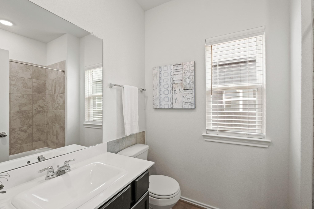 1404 Wycliffe Drive - Photo 3