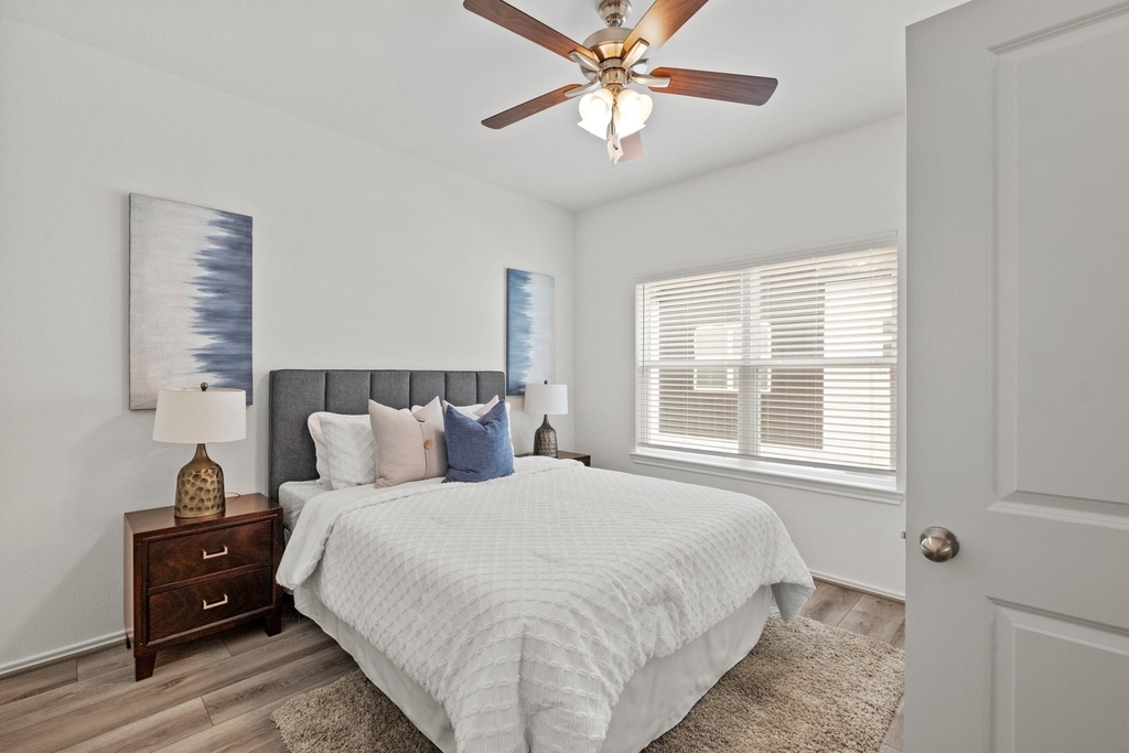 1404 Wycliffe Drive - Photo 4