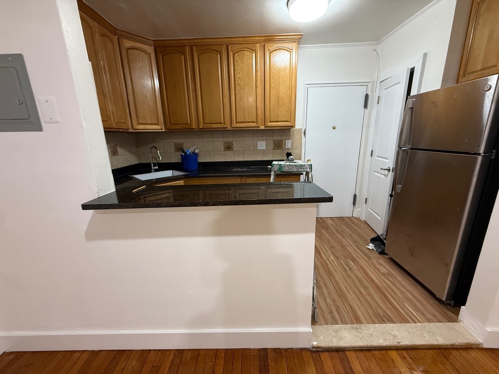 85th street and 35th Avenue - Photo 2
