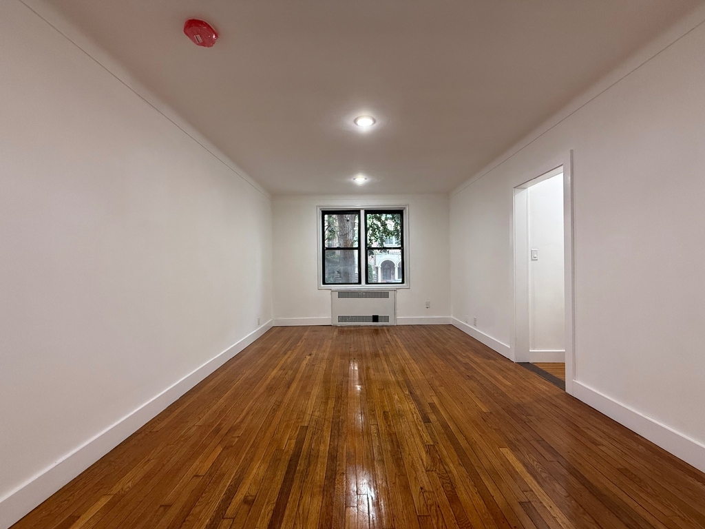 85th street and 35th Avenue - Photo 8