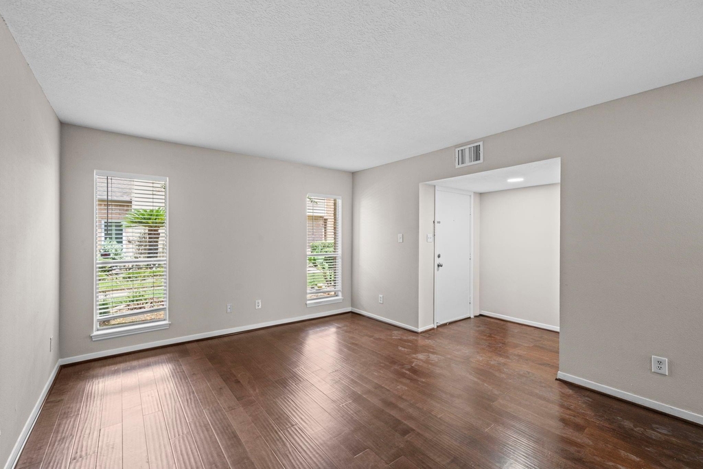 925 Memorial Village Drive - Photo 8