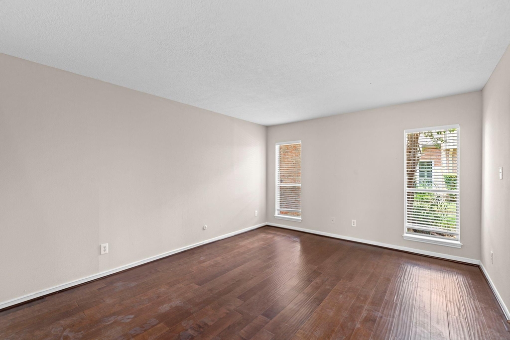 925 Memorial Village Drive - Photo 7