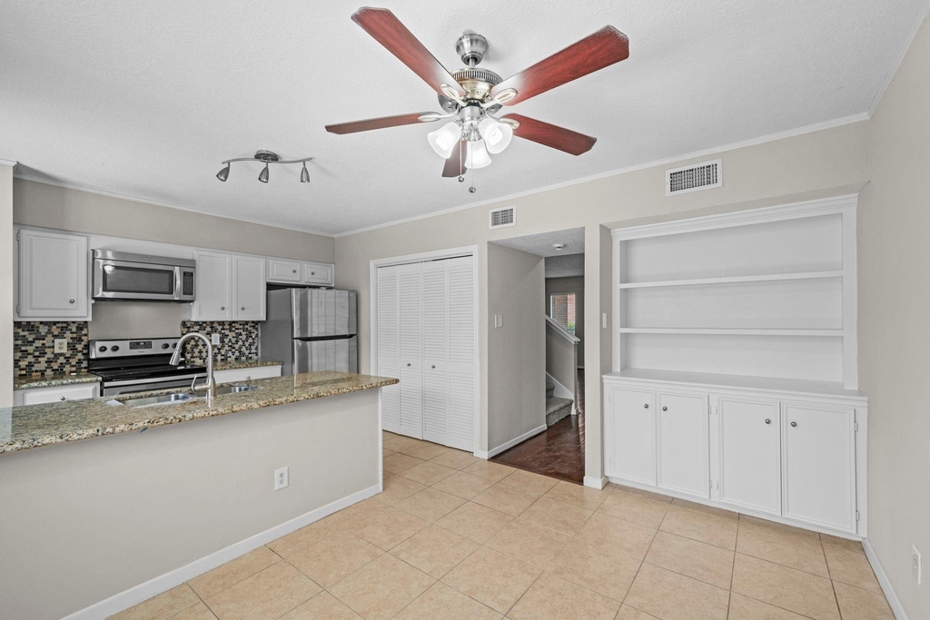 925 Memorial Village Drive - Photo 11