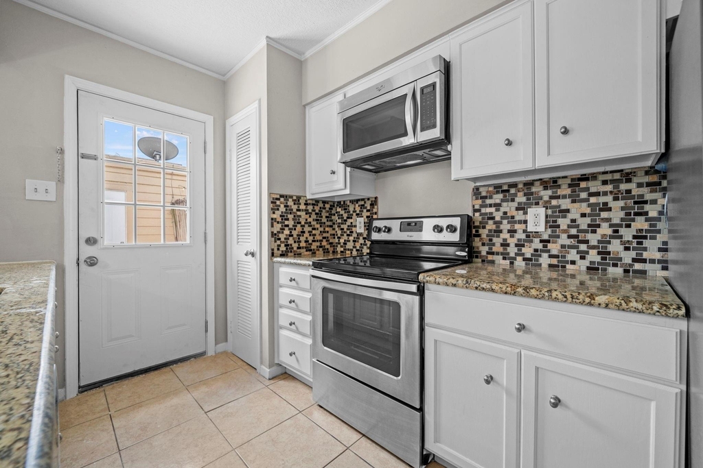 925 Memorial Village Drive - Photo 9