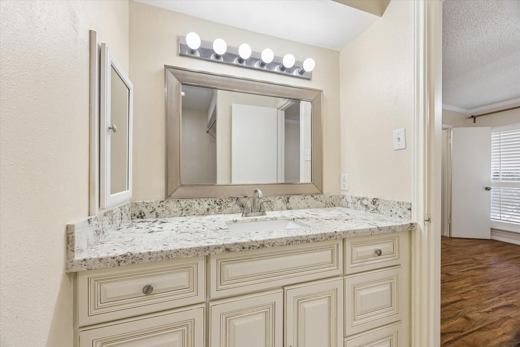 1035 Fountain View Drive - Photo 25