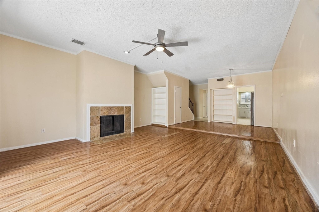 1035 Fountain View Drive - Photo 9