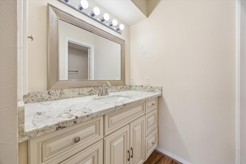 1035 Fountain View Drive - Photo 19