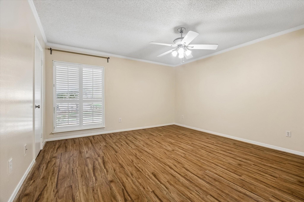 1035 Fountain View Drive - Photo 23