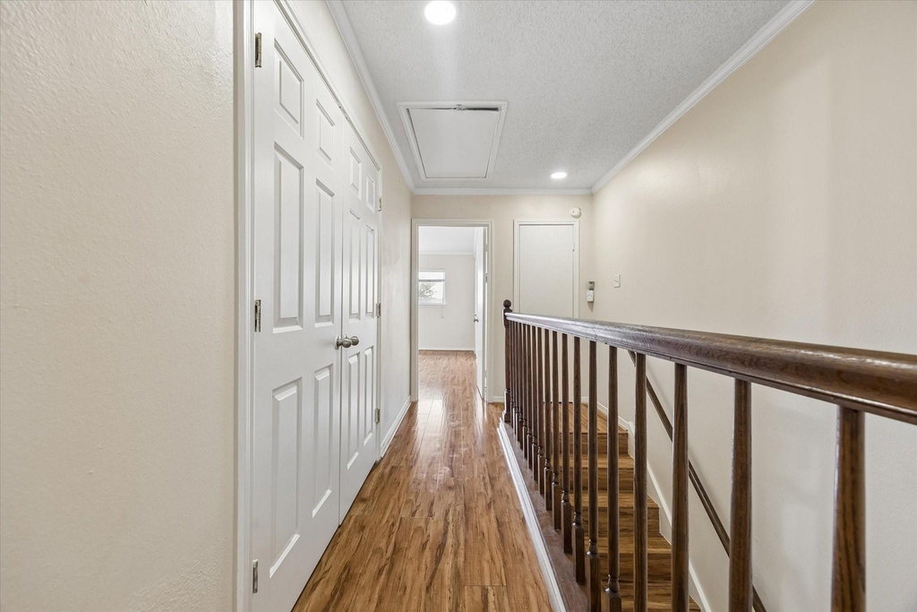 1035 Fountain View Drive - Photo 20