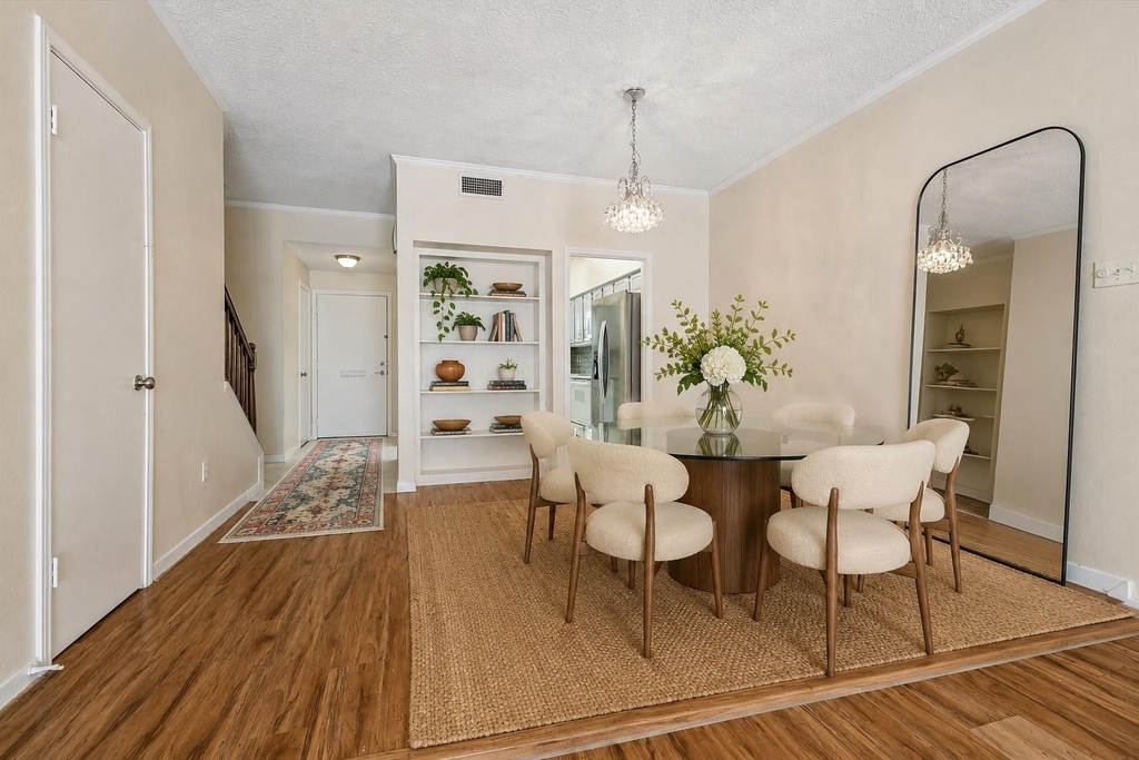 1035 Fountain View Drive - Photo 6