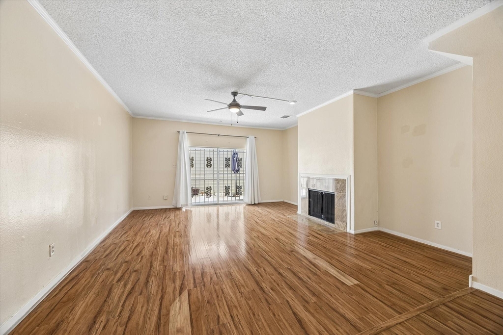 1035 Fountain View Drive - Photo 11