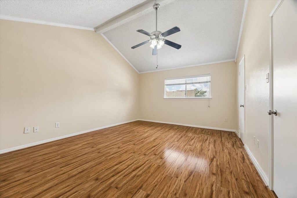 1035 Fountain View Drive - Photo 17