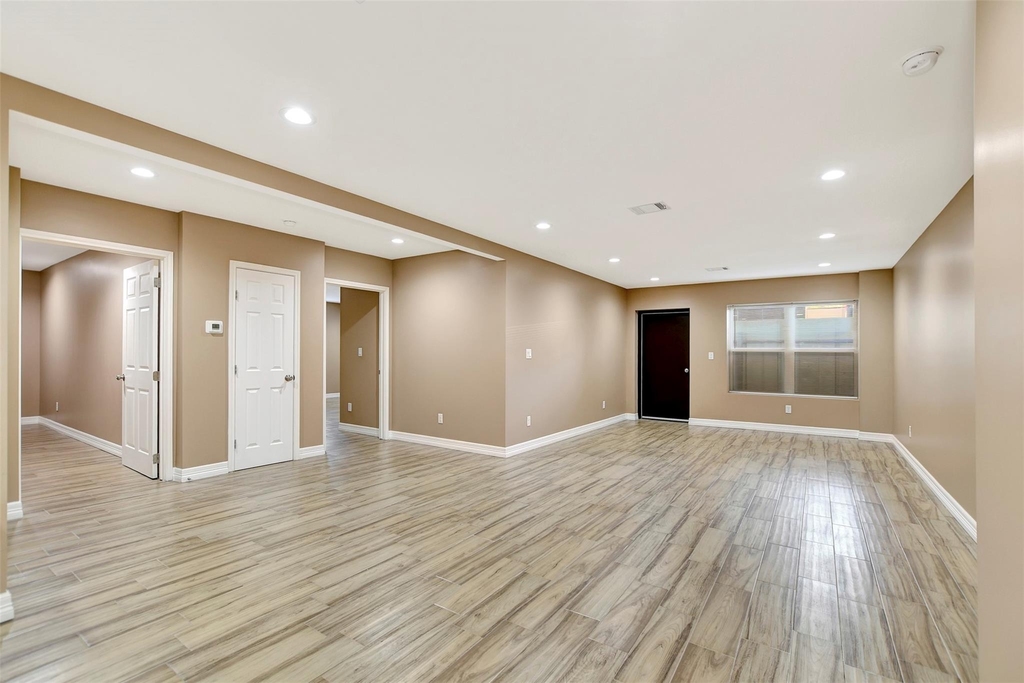 7900 Lane Street - Photo 7