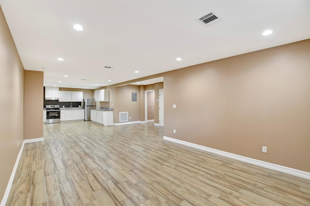 7900 Lane Street - Photo 9
