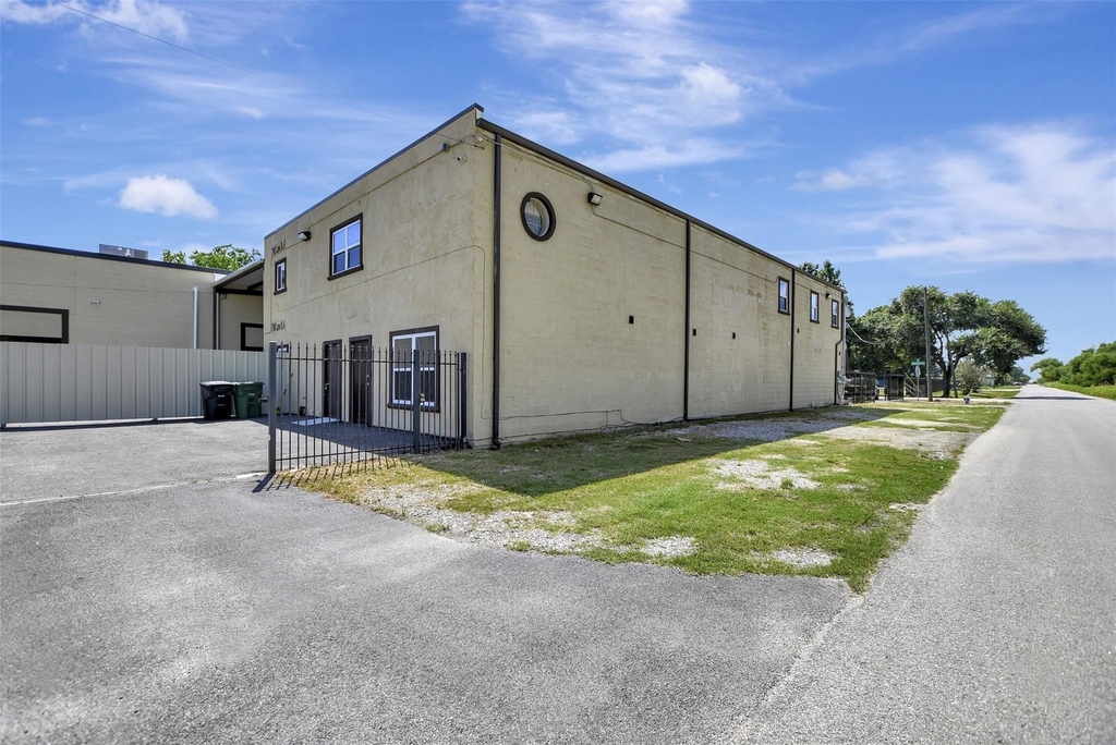 7900 Lane Street - Photo 34