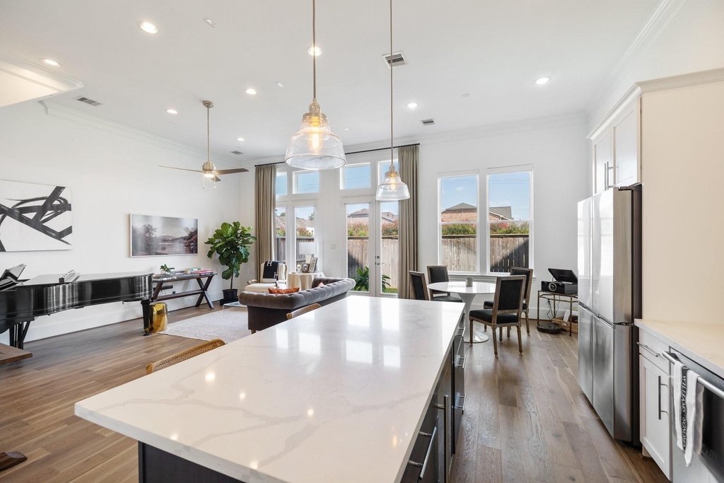 3306 W 12th Street - Photo 8