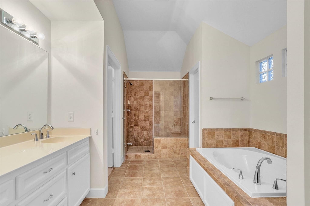 919 E 36th Street - Photo 8