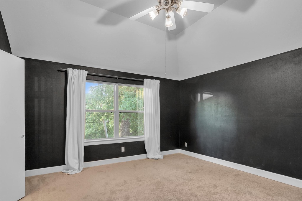 919 E 36th Street - Photo 5