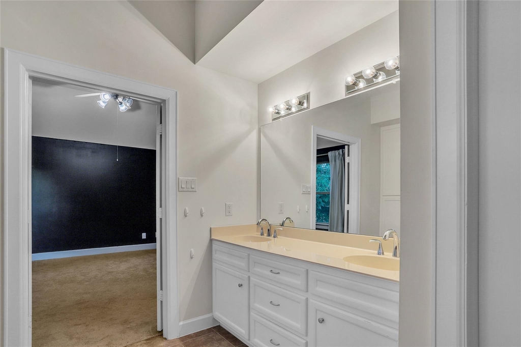 919 E 36th Street - Photo 7