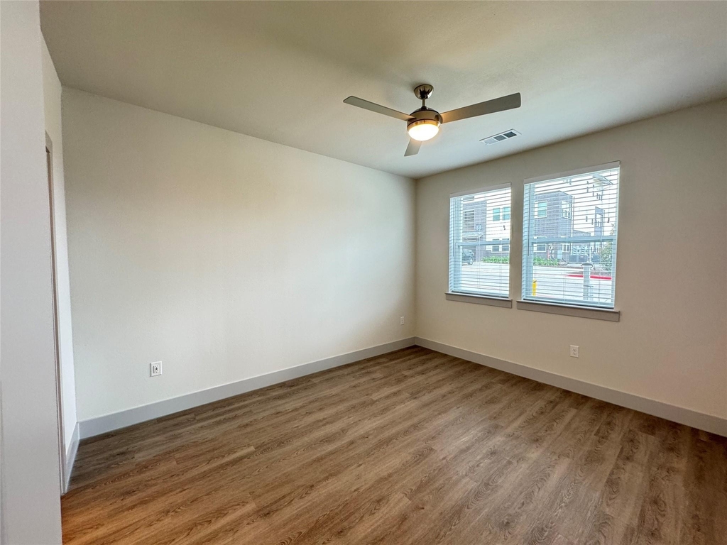 29600 Ronald Reagan Blvd - Photo 8