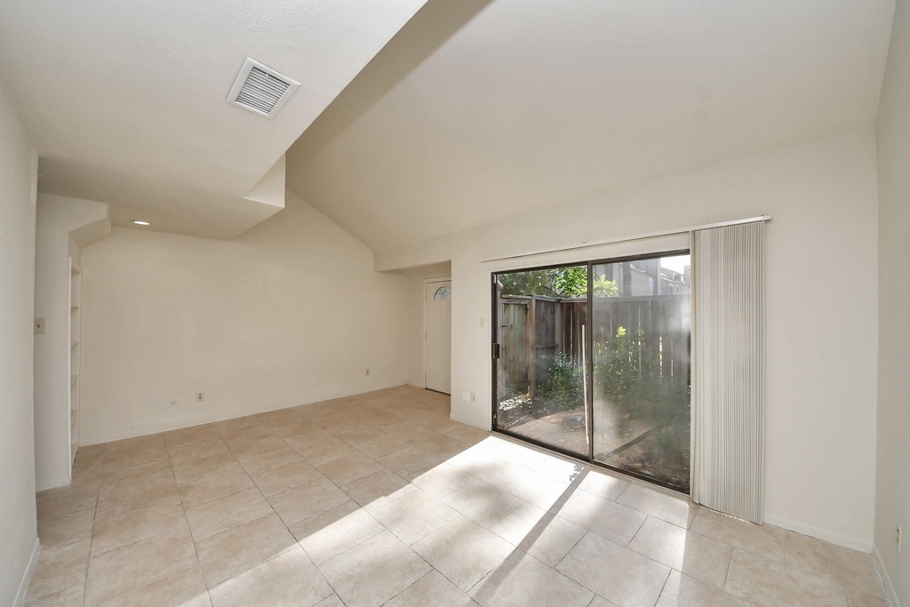 1059 Country Place Drive - Photo 7