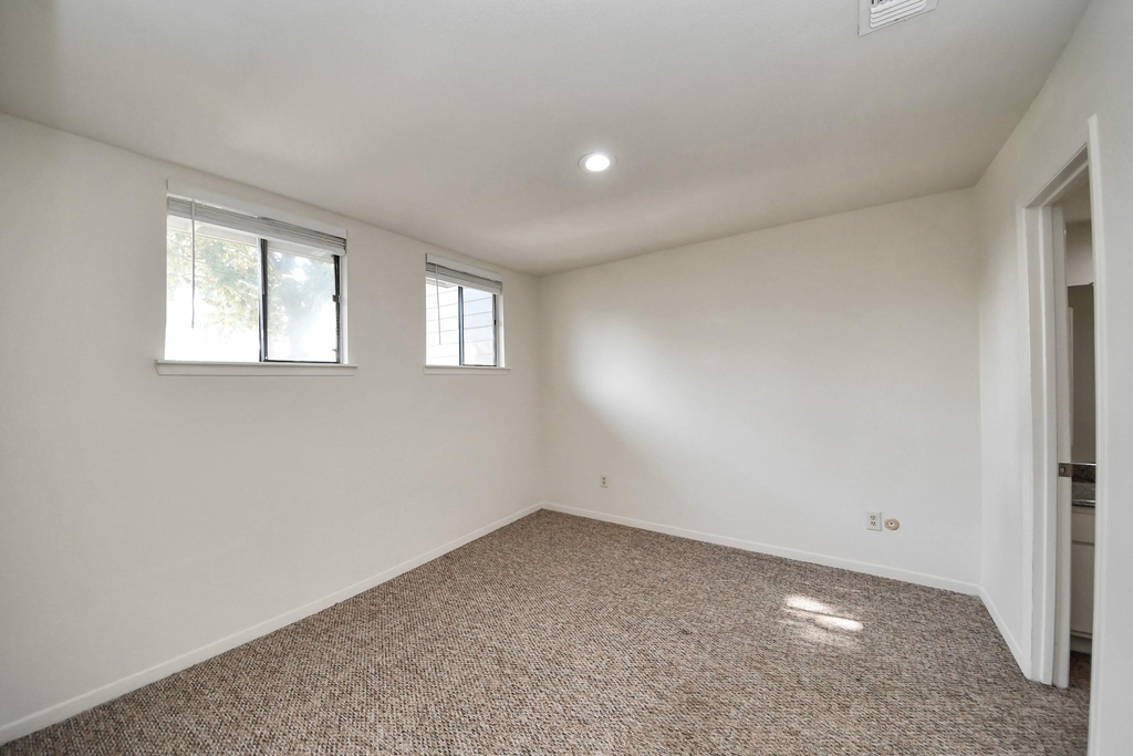 1059 Country Place Drive - Photo 20