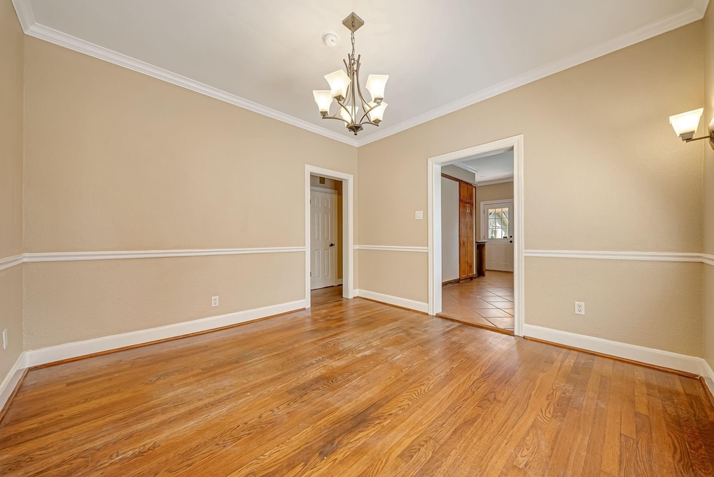 1918 Wentworth Street - Photo 10