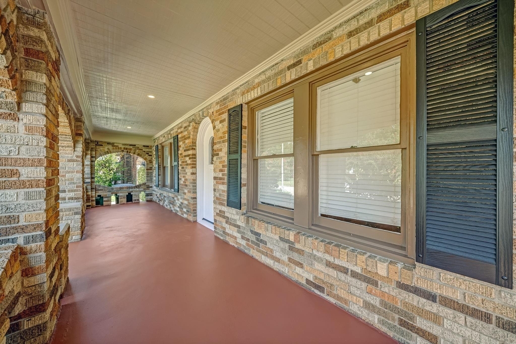 1918 Wentworth Street - Photo 2