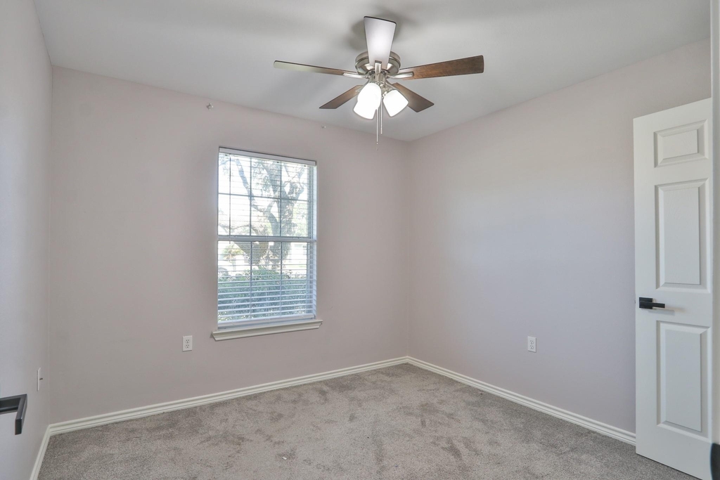 4002 Avenue N 1/2 - Photo 15
