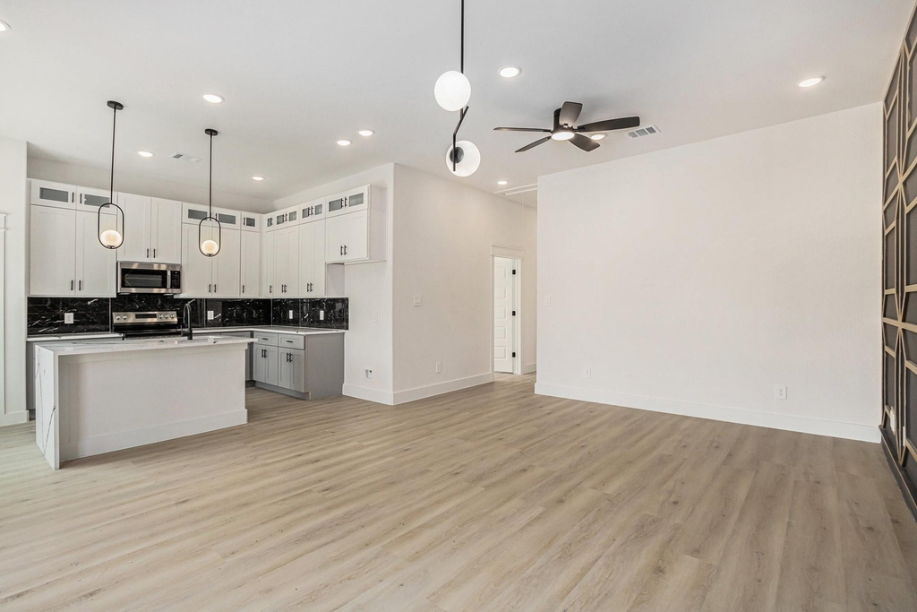 4825 Pederson Street - Photo 2