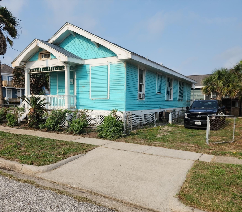 1725 18th Street - Photo 0