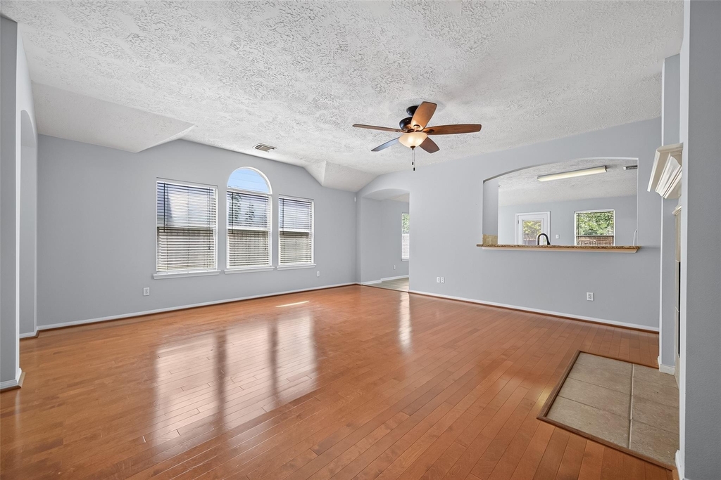3218 Spring Flower Lane - Photo 4