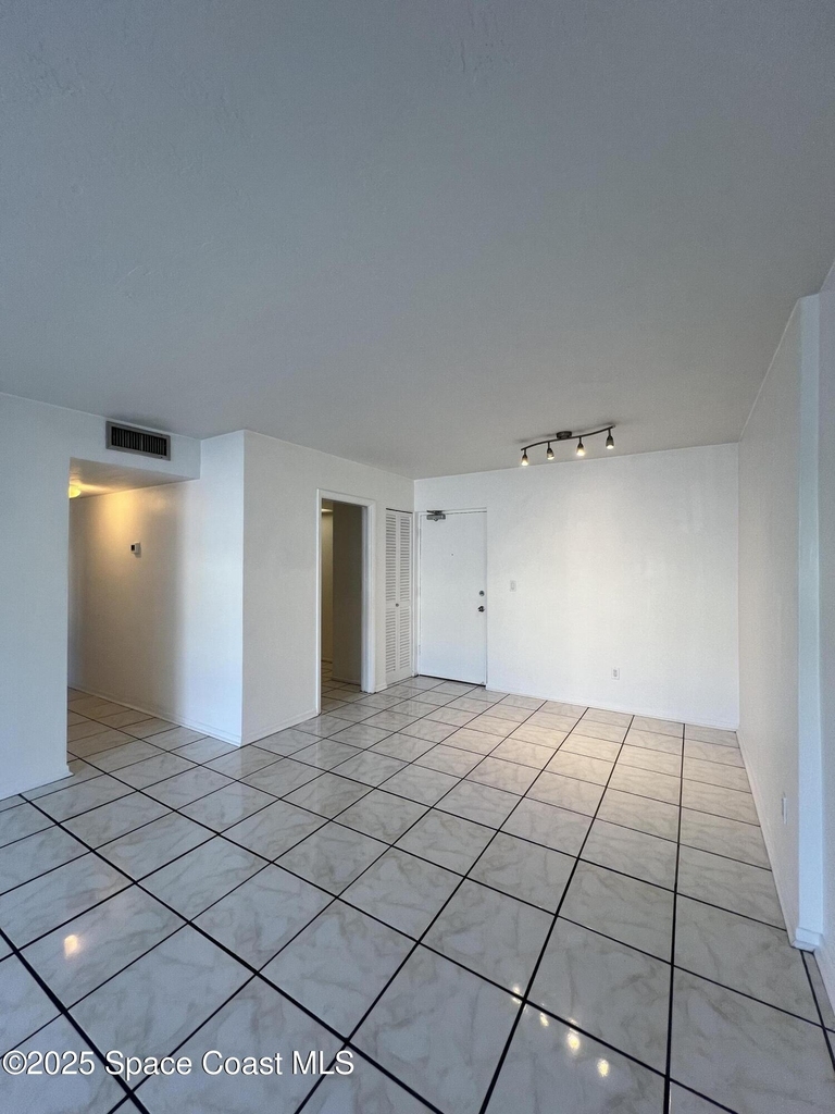 223 Columbia Drive - Photo 2