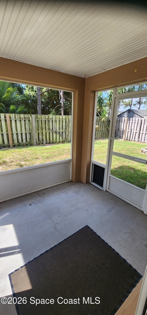 428 Heathrow Circle - Photo 32
