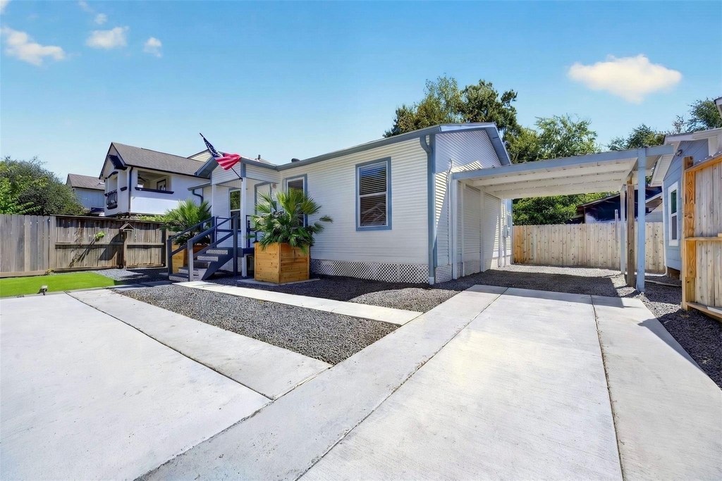 908 1/2 Jewett Street - Photo 1