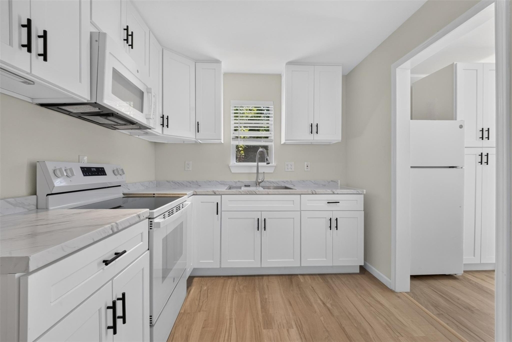 908 1/2 Jewett Street - Photo 6