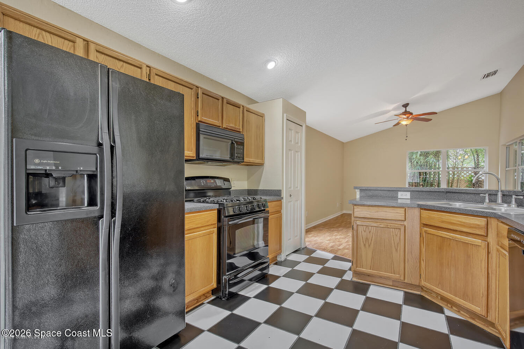 2900 Pebble Creek Street - Photo 10