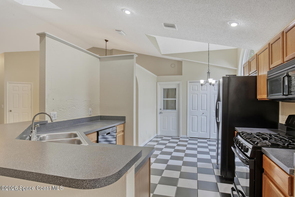 2900 Pebble Creek Street - Photo 8
