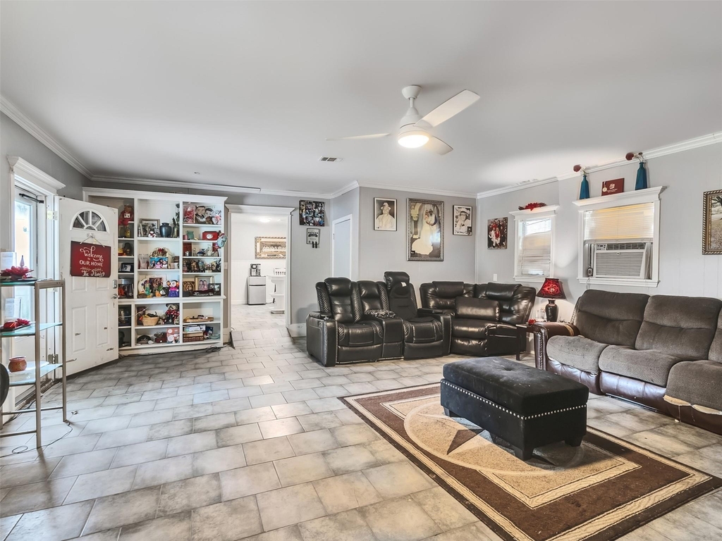 815 Avenue G - Photo 7