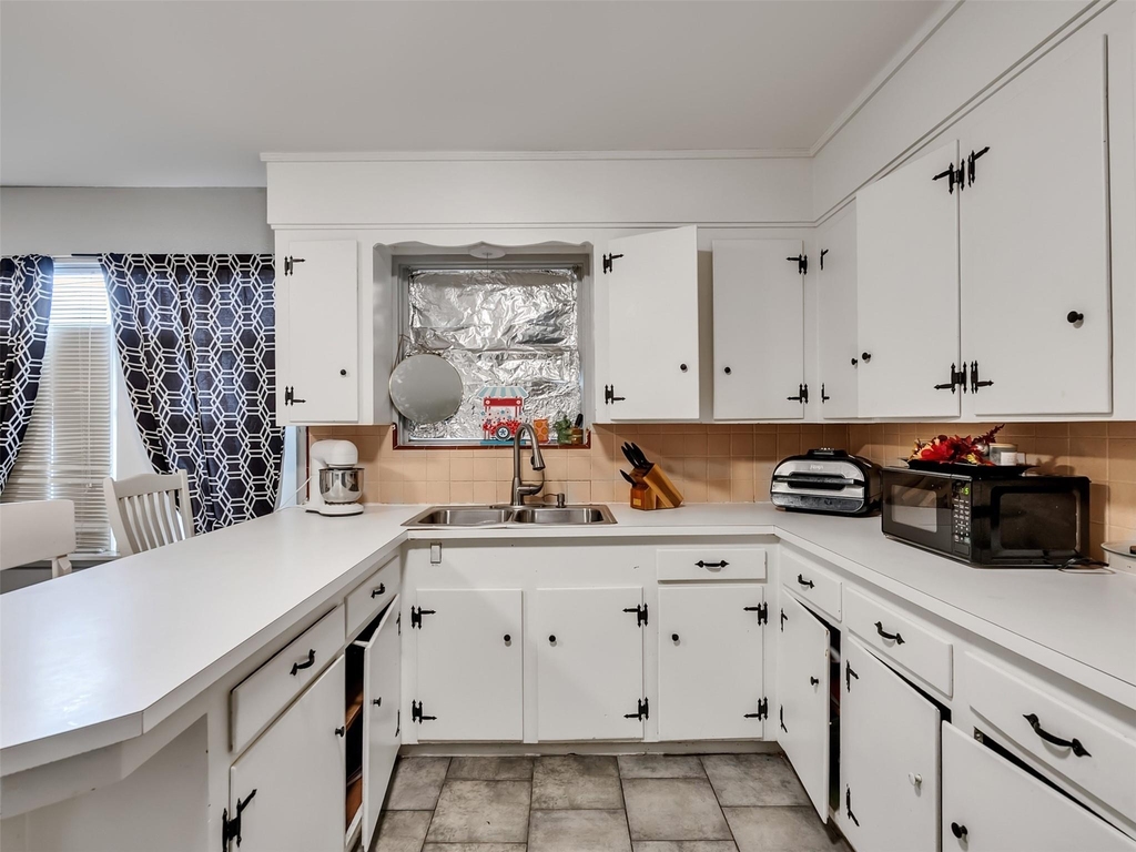 815 Avenue G - Photo 11
