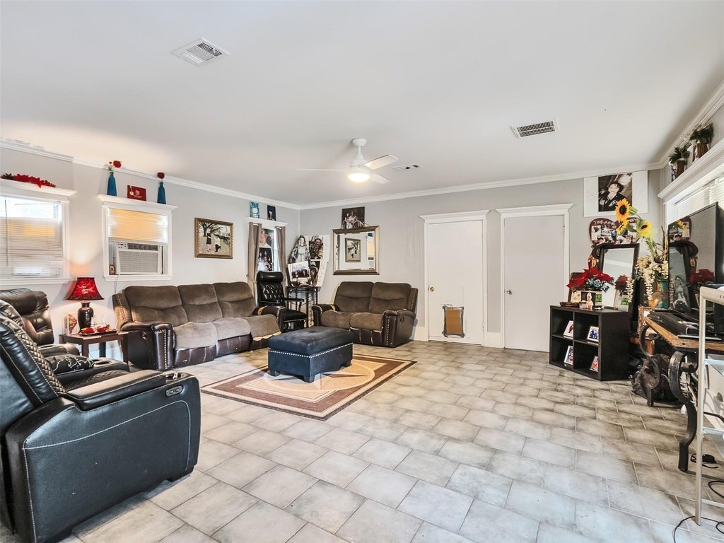 815 Avenue G - Photo 5