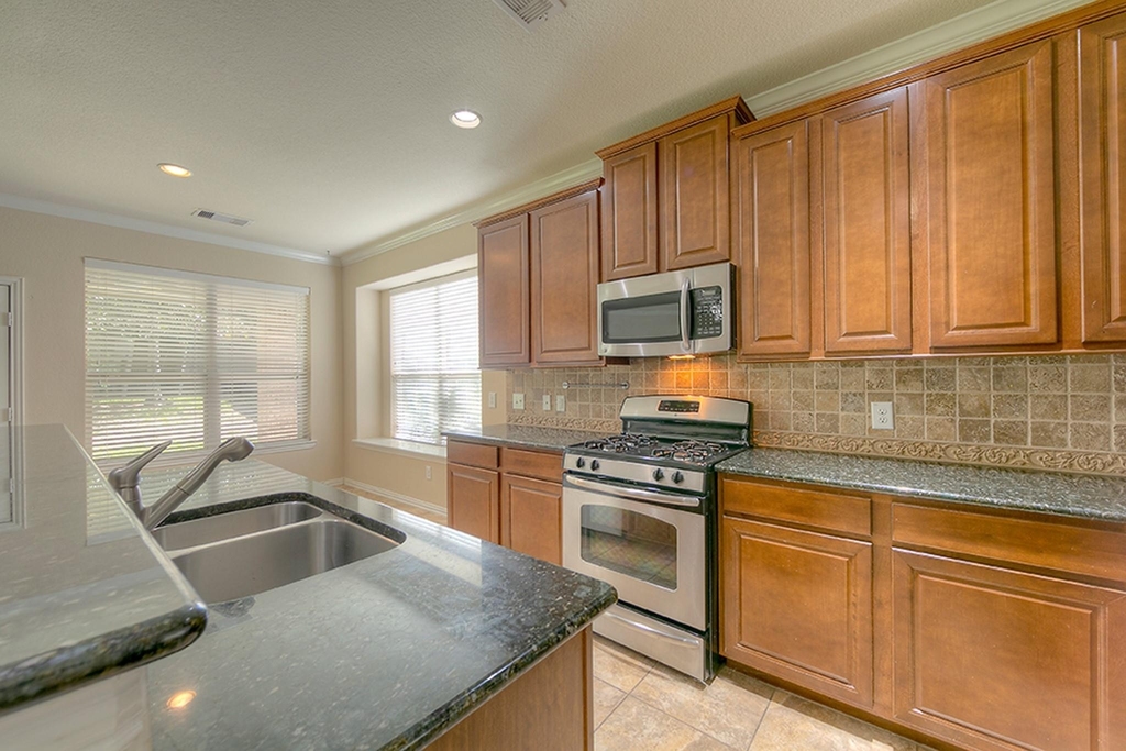 10 Quillwood Place - Photo 3