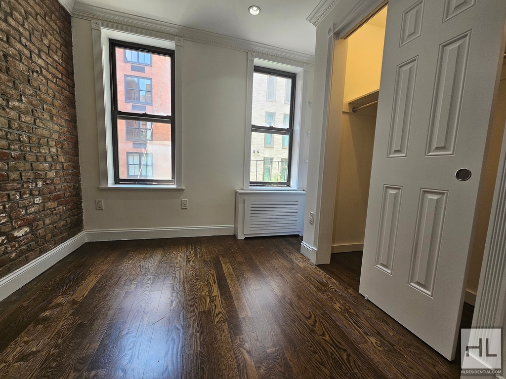 Mott Street - Photo 2