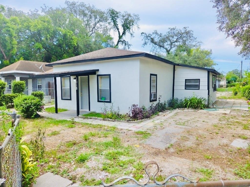 1018 E Holland Avenue - Photo 1