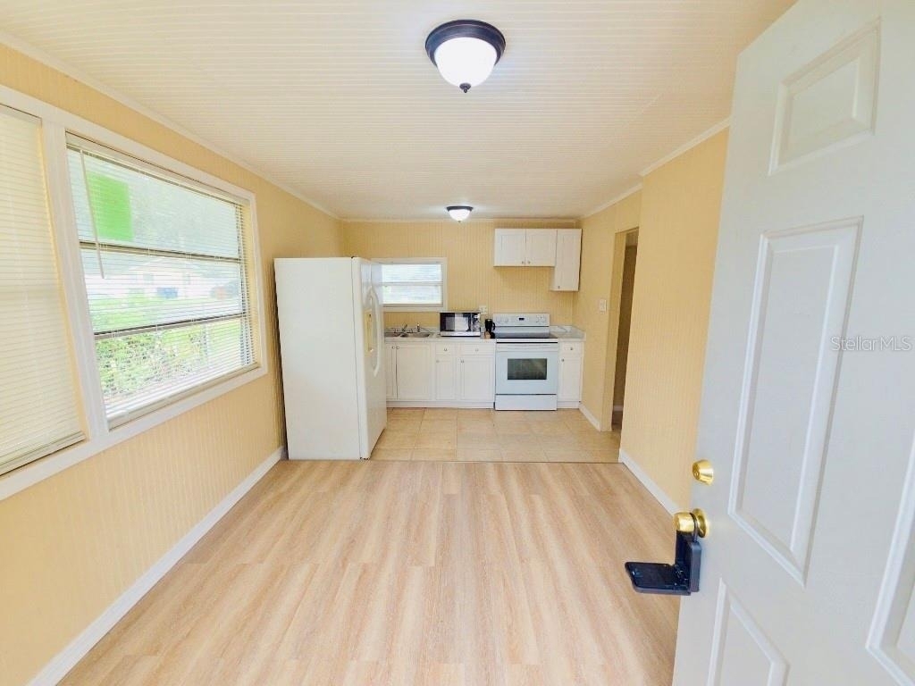 1018 E Holland Avenue - Photo 9